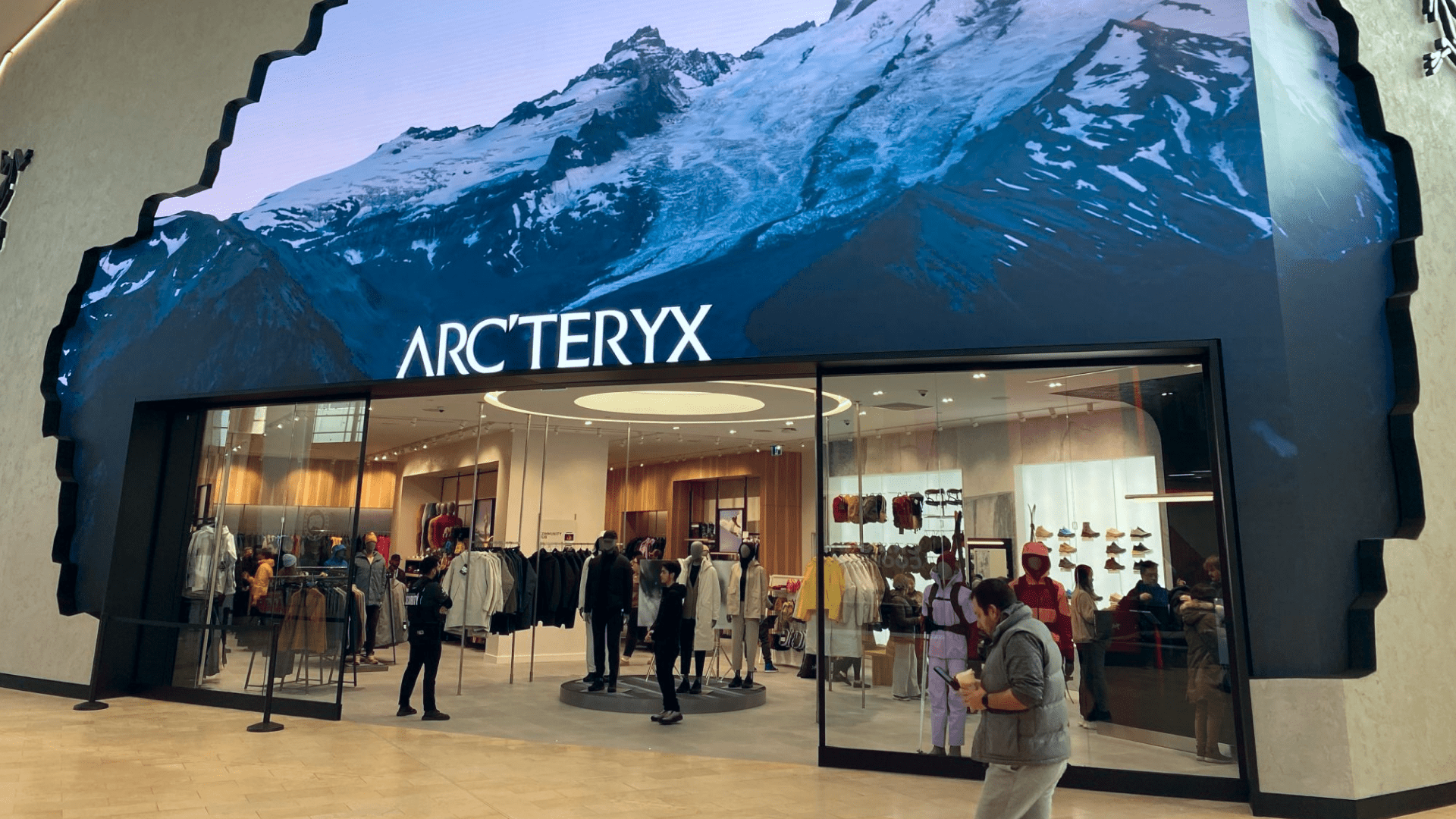 Arc'teryx — Toronto
